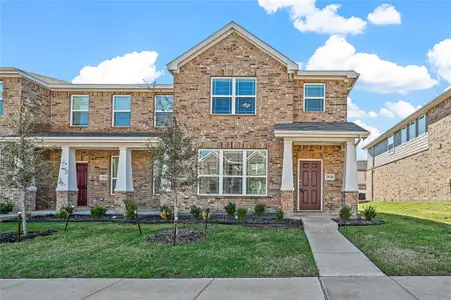 New construction Townhouse house 2920 Mare Dr, Mesquite, TX 75150 - photo 0