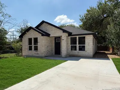 New construction Single-Family house 419 N San Ignacio Ave, San Antonio, TX 78228 - image