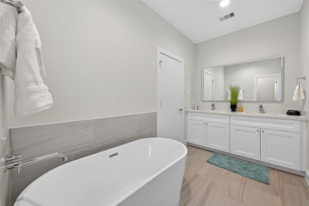 New construction Single-Family house 833 Dorchester St St, Unit E, Houston, TX 77022 - image 16