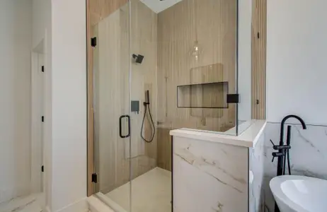 New construction Single-Family house 1113 Ennis St, Houston, TX 77003 - image 19