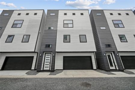 New construction Single-Family house 325 N Nagle St, Houston, TX 77003 - image