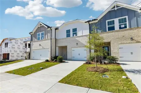 New construction Townhouse house 3348 Brooks Lake Dr, Loganville, GA 30052 - image