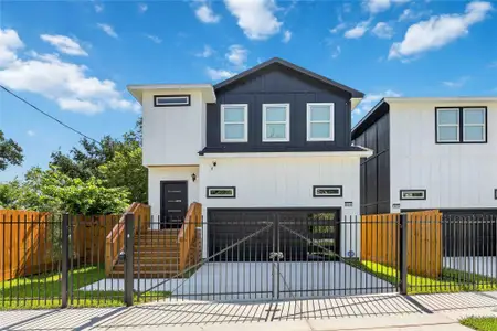 New construction Single-Family house 3806 Sayers St, Houston, TX 77026 - image
