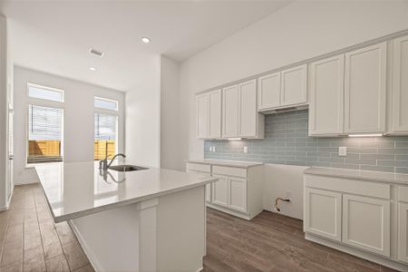 New construction Single-Family house 2510 Shallow Lake Ln, Iowa Colony, TX 77583 - image 6