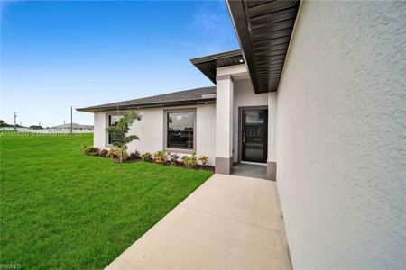 New construction Single-Family house 1421 Nw 7Th Pl, Cape Coral, FL 33993 - image