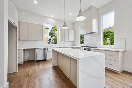 New construction Single-Family house 4229 Gibson St, Houston, TX 77007 - image 11