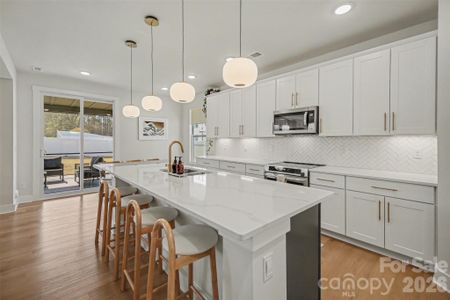 New construction Single-Family house 14107 Belmont Greene Dr, Charlotte, NC 28213 - image 7