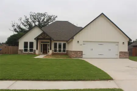 New construction Single-Family house 109 Gadwall Dr, Clute, TX 77531 - image