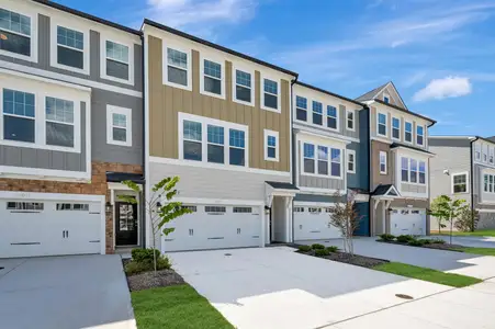 New construction Townhouse house 10031 Secluded Garden Dr, Apex, NC 27523 plan Hyde Park - image