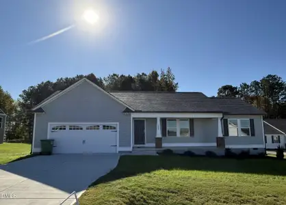 New construction Single-Family house 193 Magnolia Run Way, Benson, NC 27504 - image