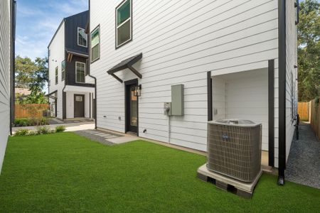 New construction Single-Family house 719 Thornton Rd, Unit E, Houston, TX 77018 - image 2