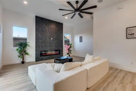 New construction Townhouse house 2808 Guymon St, Dallas, TX 75212 - image