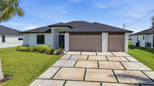 New construction Single-Family house 329 Ne 15Th Ter, Cape Coral, FL 33909 - image