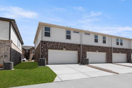 New construction Townhouse house 232 Wagon Spoke Wy, Unit 17, Fort Worth, TX 76120 - image