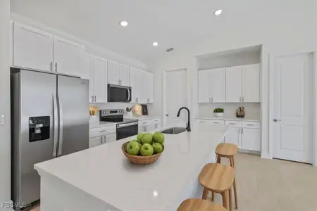 New construction Single-Family house 144 Se 19Th Ter, Cape Coral, FL 33990 plan The Paradise Cove III - image 5