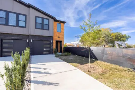 New construction Townhouse house 315 E Peterson St, Charlotte, NC 28217 - image