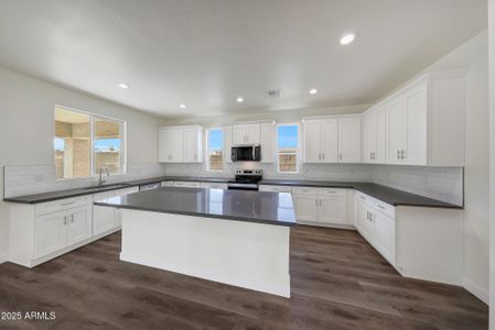 New construction Single-Family house 921 E Desert Ln, Phoenix, AZ 85042 null- photo 11 11