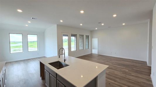 New construction Single-Family house 5370 Pompano Loop, Baytown, TX 77521 Somerset- photo 9 9