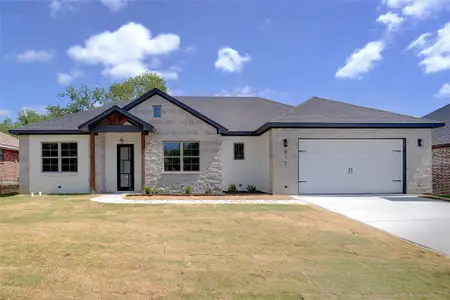 New construction Single-Family house 817 E 2Nd St, Weatherford, TX 76086 null- photo 0