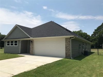 New construction Single-Family house 1407 S Clements St, Gainesville, TX 76240 null- photo 13 13