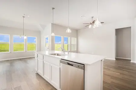 New construction Single-Family house 2048 Twin Lakes Blvd, West Columbia, TX 77486 - image 7