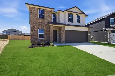 New construction Single-Family house 16203 Bonfire Pass, Elmendorf, TX 78112 plan Trinity - image