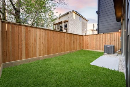 New construction Single-Family house 323 Malone St, Houston, TX 77007 - image