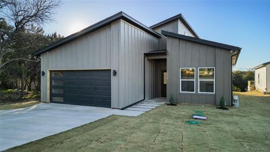 New construction Single-Family house 3014 Paluxy Trail, Granbury, TX 76048 - photo 0