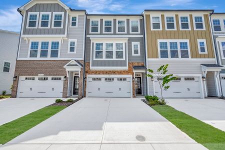 New construction Townhouse house 10027 Secluded Garden Dr, Apex, NC 27523 plan Hyde Park - image