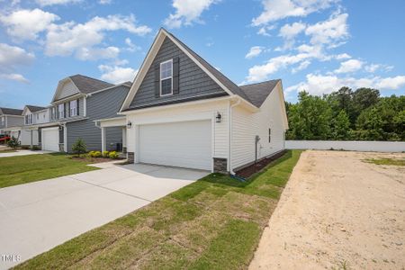 New construction Single-Family house 41 W Emily Gardens Dr, Selma, NC 27576 plan Smith - image