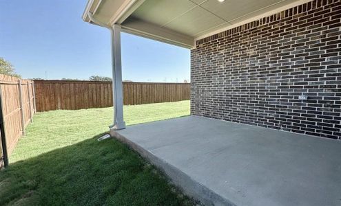 New construction Single-Family house 2513 Goldfinch Dr, Denton, TX 76205 plan LARK - image