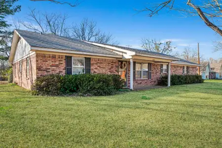 New construction Single-Family house 410 S Bois Darc St, Blossom, TX 75416 - image