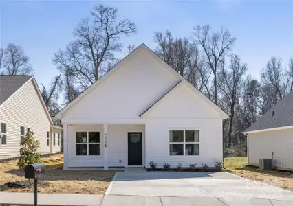 New construction Single-Family house 4903 Victoria Ave, Charlotte, NC 28269 null- photo 0 0