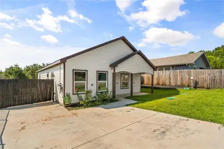 New construction Single-Family house 907 Colorado River Dr, Granbury, TX 76048 - image