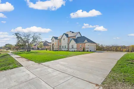 New construction Single-Family house 828 Mallard Pointe Dr, Grand Prairie, TX 75104 - image