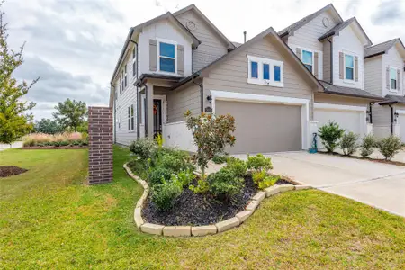 New construction Townhouse house 5605 Hyde Park Dr, Pasadena, TX 77505 - image