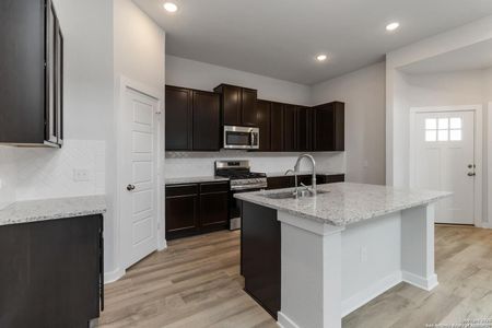 New construction Single-Family house 190 Ashley Lp, San Antonio, TX 78253 plan Mansfield - image 7