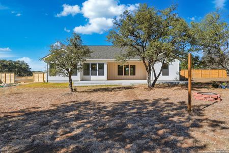 New construction Single-Family house 389 Rio Cir, Bandera, TX 78063 - image 17