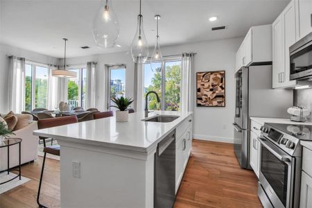 Castille Urbana by NJR Construction Group, LLC in St. Petersburg - image 16