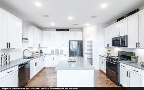 New construction Single-Family house 13227 Glacier View Ln, Iowa Colony, TX 77583 plan Silverthorne - image 5