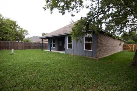 New construction Single-Family house 1745 Ave C, Grand Prairie, TX 75051 - image