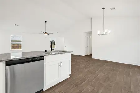 New construction Single-Family house 9352 Hard Rock Rd, Conroe, TX 77303 plan Darlington II - image 6