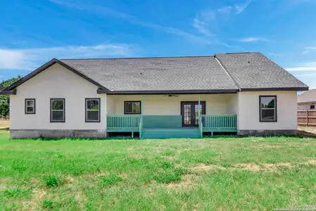 New construction Single-Family house 185 E Medium Meadow Dr, Lytle, TX 78052 - image