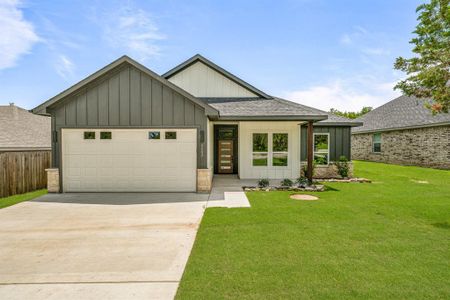 New construction Single-Family house 2603 Creek Dr, Granbury, TX 76048 null- photo 0