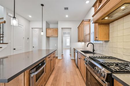 New construction Single-Family house 2519 S Houston Ave, Pearland, TX 77581 - image 5