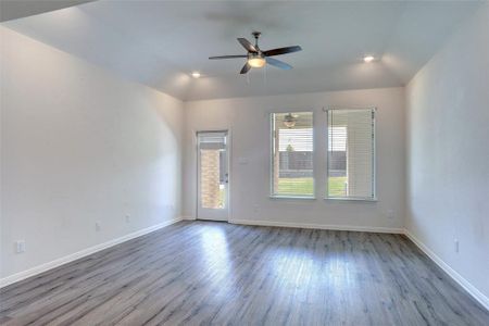 New construction Single-Family house 1873 Lakemont Dr, Van Alstyne, TX 75495 null- photo 15 15