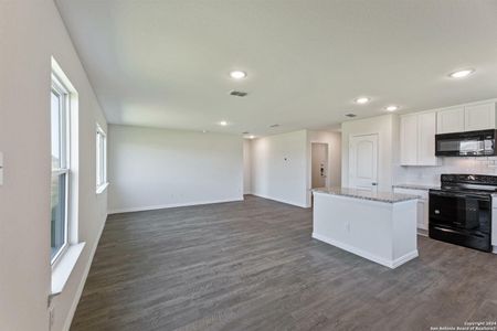 New construction Single-Family house 409 S San Augustine Avenue, San Antonio, TX 78237 - photo 8 8