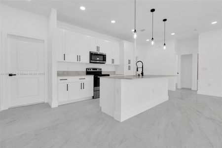 New construction Single-Family house 1109 Edgewood St E, Lehigh Acres, FL 33974 - image