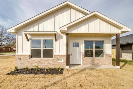 New construction Single-Family house 217 Turner, Cleburne, TX 76033 - photo 0