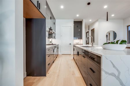 New construction Single-Family house 2113 Huldy St, Houston, TX 77019 - image 20